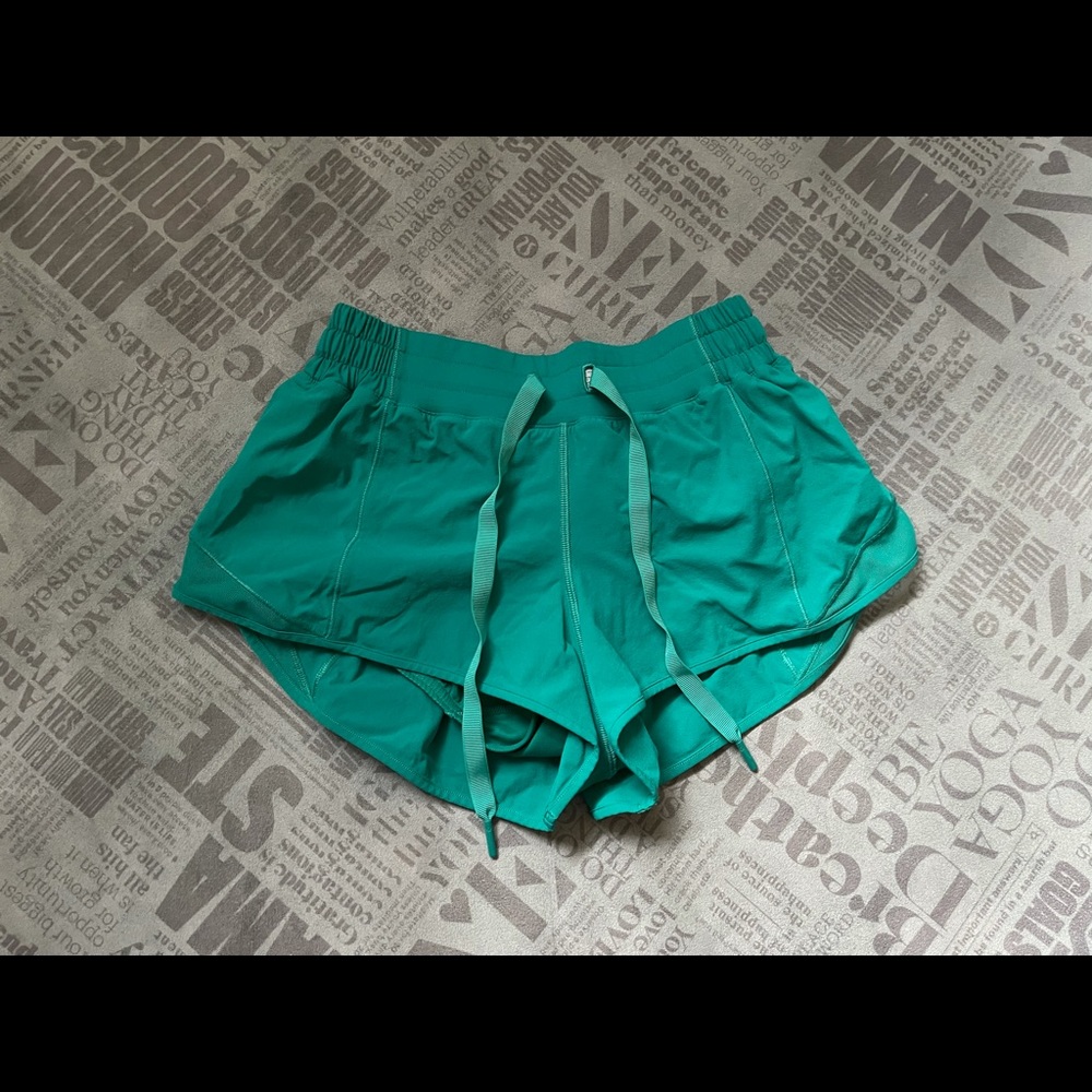🍋lululemon hotty hot shorts